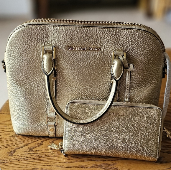 Leather Micheal Kors Gold Handbag with Matching Wallet - Picture 7 of 8